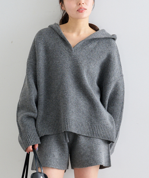 U by SPICK&SPAN(ユーバイスピックアンドスパン)の「オーバーニットフーディー(ニット/セーター・レディース・ネイビー/チャコールグレー・FREE)」の21枚目の写真