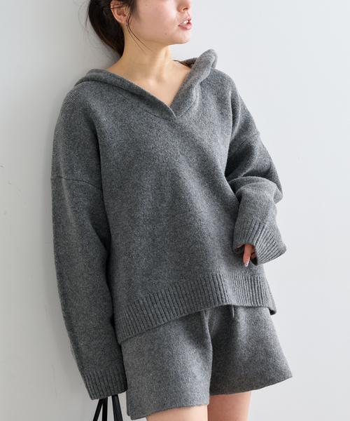 U by SPICK&SPAN(ユーバイスピックアンドスパン)の「オーバーニットフーディー(ニット/セーター・レディース・ネイビー/チャコールグレー・FREE)」の22枚目の写真