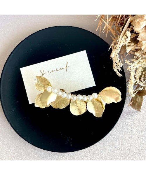 tone（トーン）の「【S.coeuf】【S.coeuf】メタルフラワーとパールのブローチ (大)　by2025(MA)（ブローチ/コサージュ・レディース・ゴールド/シルバー・FREE）」の2枚目の写真