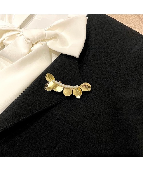 tone（トーン）の「【S.coeuf】【S.coeuf】メタルフラワーとパールのブローチ (大)　by2025(MA)（ブローチ/コサージュ・レディース・ゴールド/シルバー・FREE）」の9枚目の写真