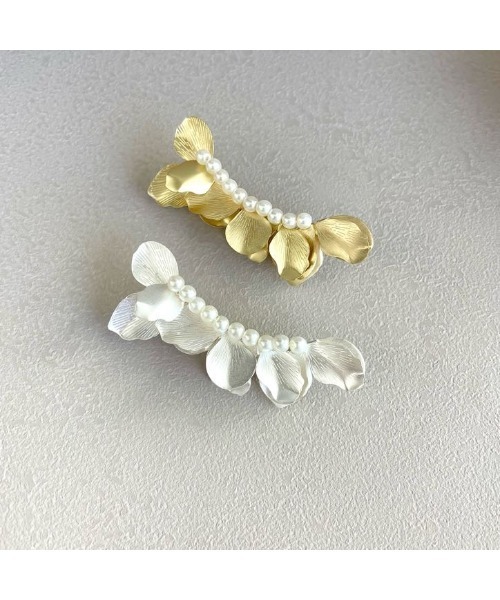 tone（トーン）の「【S.coeuf】【S.coeuf】メタルフラワーとパールのブローチ (大)　by2025(MA)（ブローチ/コサージュ・レディース・ゴールド/シルバー・FREE）」の10枚目の写真