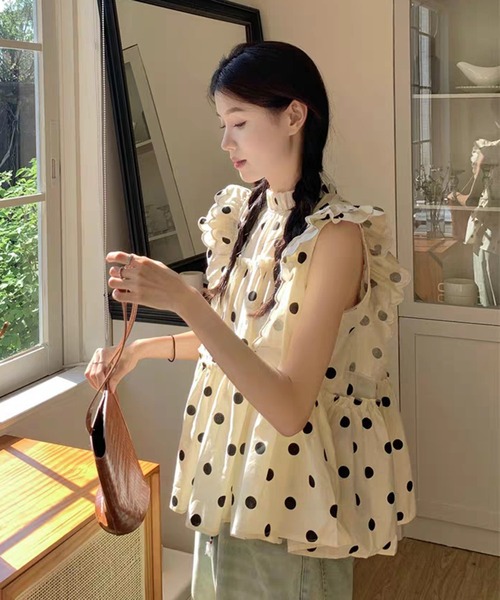 AsheKsha（アシクシャ）の「甘いドット柄のパフスリーブシャツ・フリル縁（シャツ/ブラウス・レディース・ベージュ・M）」の2枚目の写真
