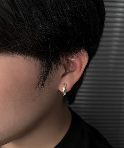 ARCHIVER(アーカイバ)の「【Bz】EK513/シルバーツイストビジューリングイヤリング/メンズ/片耳用(NEZ)(イヤリング・メンズ・シルバー・FREE)」の1枚目の写真