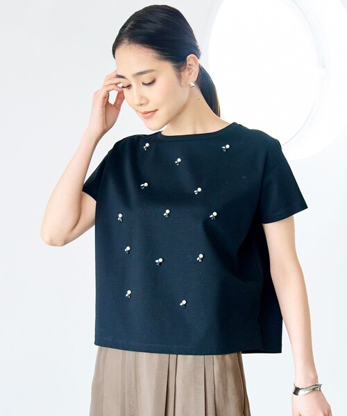 自由区(ジユウク)の「ビジュー Tシャツ(Tシャツ/カットソー・レディース・アイボリー系/ブラック系/黄土色系・32)」の1枚目の写真