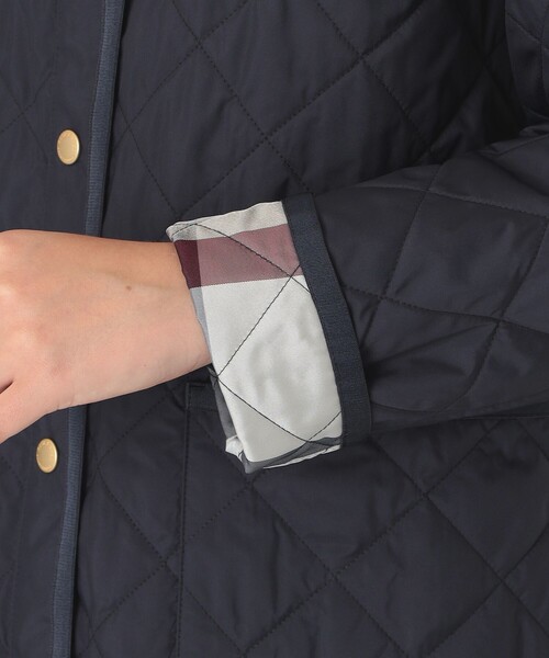 BLUE LABEL CRESTBRIDGE(ブルーレーベルクレストブリッジ)の「【一部店舗限定】クレストブリッジチェックキルティングコート(ノーカラーコート・レディース・ダークネイビー/ベージュ/ブラック・36/38)」の14枚目の写真
