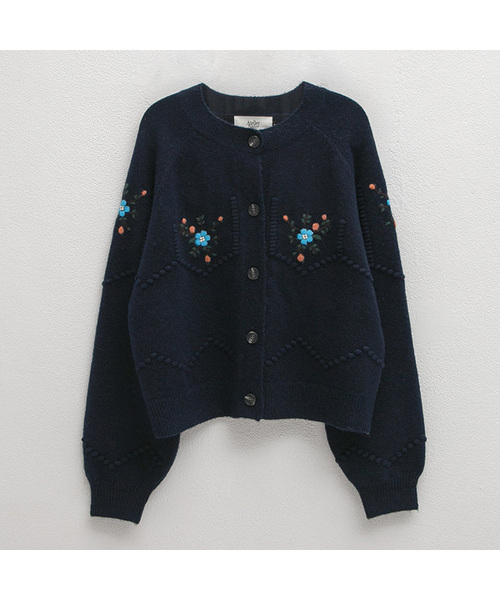ATELIER NAIN(アトリエナイン)の「FLOWER EMBROIDE CARDIGAN(CD-2154)(カーディガン/ボレロ・レディース・グレー/ネイビー・FREE)」の1枚目の写真