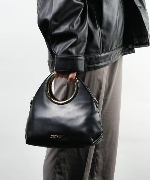 STEVE MADDEN(スティーブマデン)の「フープハンドルバッグ/S.MADDEN BFIORAーXS(ハンドバッグ・レディース・ナチュラル/ブラック・F)」の2枚目の写真