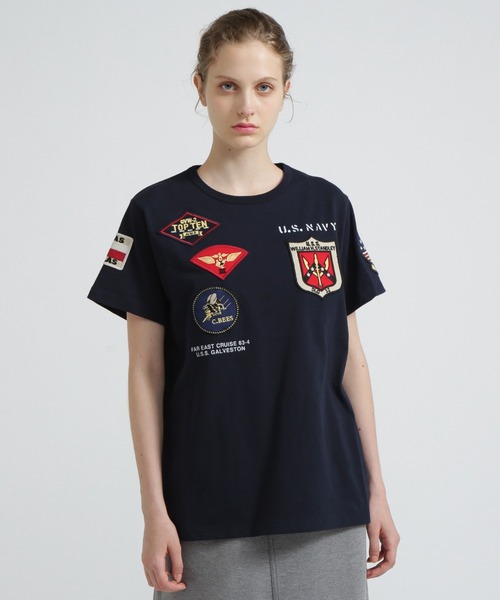 AVIREX(アヴィレックス)の「《WEB&DEPOT限定》TOP GUN WAPPEN T-SHIRT(Tシャツ/カットソー・レディース・ネイビー/ブラック系/ホワイト/オフホワイト・F)」の1枚目の写真