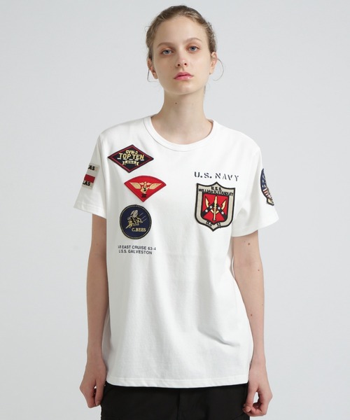 AVIREX(アヴィレックス)の「《WEB&DEPOT限定》TOP GUN WAPPEN T-SHIRT(Tシャツ/カットソー・レディース・ネイビー/ブラック系/ホワイト/オフホワイト・F)」の2枚目の写真