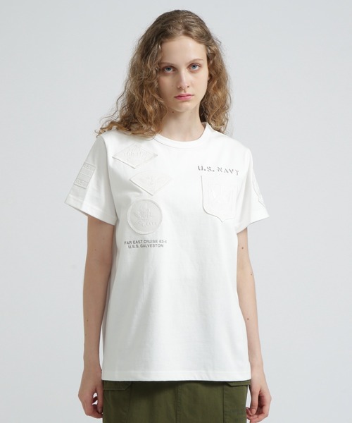 AVIREX(アヴィレックス)の「《WEB&DEPOT限定》TOP GUN WAPPEN T-SHIRT(Tシャツ/カットソー・レディース・ネイビー/ブラック系/ホワイト/オフホワイト・F)」の3枚目の写真