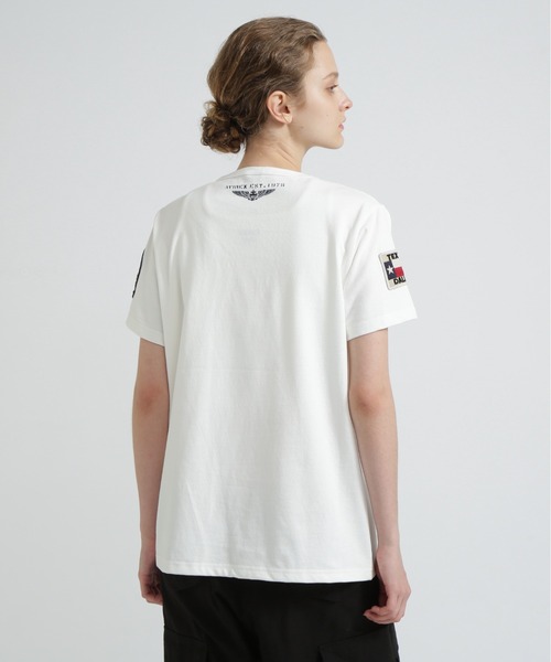 AVIREX(アヴィレックス)の「《WEB&DEPOT限定》TOP GUN WAPPEN T-SHIRT(Tシャツ/カットソー・レディース・ネイビー/ブラック系/ホワイト/オフホワイト・F)」の5枚目の写真