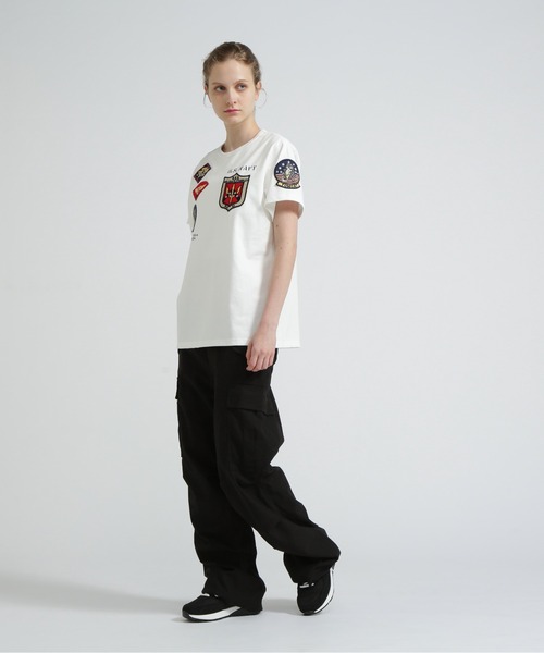 AVIREX(アヴィレックス)の「《WEB&DEPOT限定》TOP GUN WAPPEN T-SHIRT(Tシャツ/カットソー・レディース・ネイビー/ブラック系/ホワイト/オフホワイト・F)」の7枚目の写真