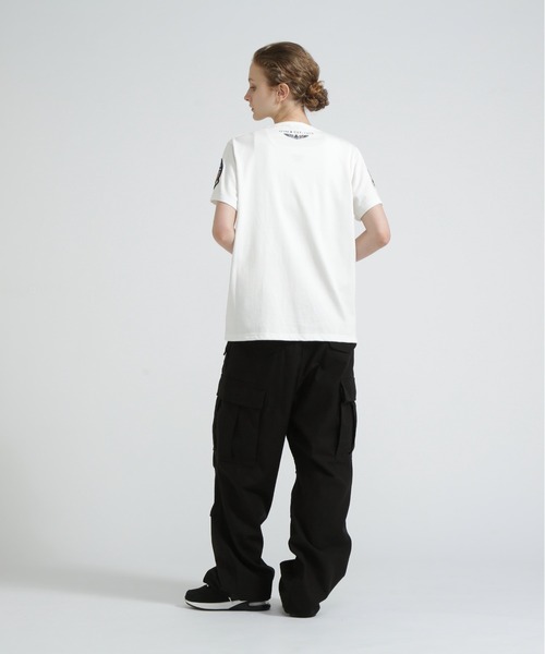 AVIREX(アヴィレックス)の「《WEB&DEPOT限定》TOP GUN WAPPEN T-SHIRT(Tシャツ/カットソー・レディース・ネイビー/ブラック系/ホワイト/オフホワイト・F)」の8枚目の写真