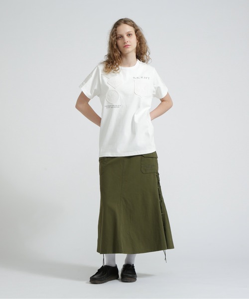 AVIREX(アヴィレックス)の「《WEB&DEPOT限定》TOP GUN WAPPEN T-SHIRT(Tシャツ/カットソー・レディース・ネイビー/ブラック系/ホワイト/オフホワイト・F)」の16枚目の写真