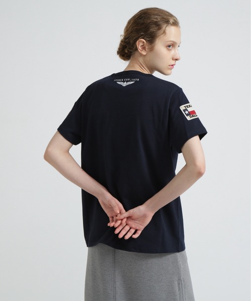 AVIREX(アヴィレックス)の「《WEB&DEPOT限定》TOP GUN WAPPEN T-SHIRT(Tシャツ/カットソー・レディース・ネイビー/ブラック系/ホワイト/オフホワイト・F)」の9枚目の写真