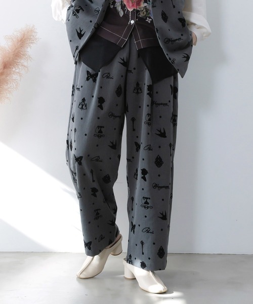 iS ScoLar（イズスカラー）の「561209：アンティーク調フロッキープリントパンツ（デニムパンツ・レディース・ベージュ/チャコールグレー・M）」の4枚目の写真