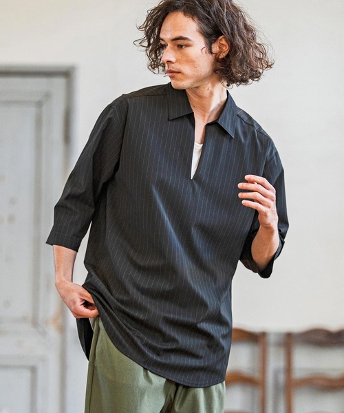 CAMBIO(カンビオ)の「ms6422-Classic Pinstripe Skipper 3-4 Sleeve Pullover Shirts 七分袖プルオーバーシャツ(S67826cmb)(シャツ/ブラウス・メンズ・ブラック/グレイッシュベージュ/チャコールグレー/ミックスグレー・S/M/L)」の2枚目の写真