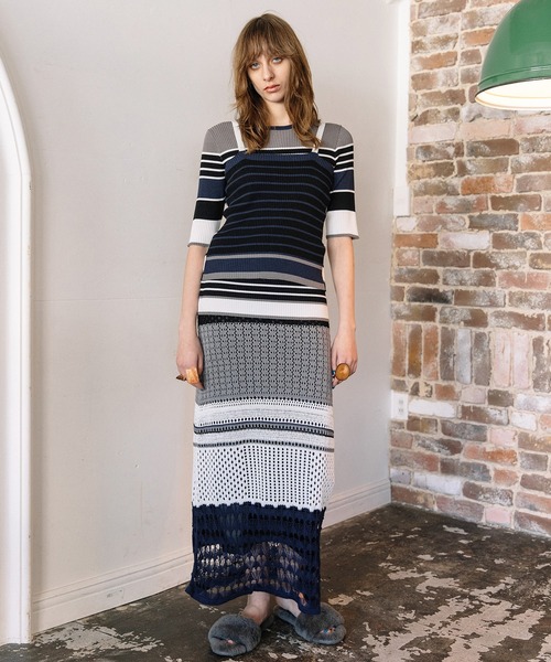 AULA AILA（アウラアイラ）の「レイヤードマルチボーダーニット（ニット/セーター・レディース・ブルー/イエロー/ブラック・0）」の9枚目の写真