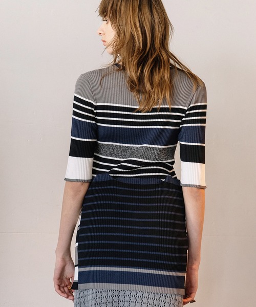 AULA AILA（アウラアイラ）の「レイヤードマルチボーダーニット（ニット/セーター・レディース・ブルー/イエロー/ブラック・0）」の11枚目の写真