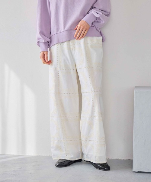 studio CLIP(スタディオクリップ)の「ブロック刺繍レースパンツ(その他パンツ・レディース・ブラック/オフホワイト・FREE)」の4枚目の写真