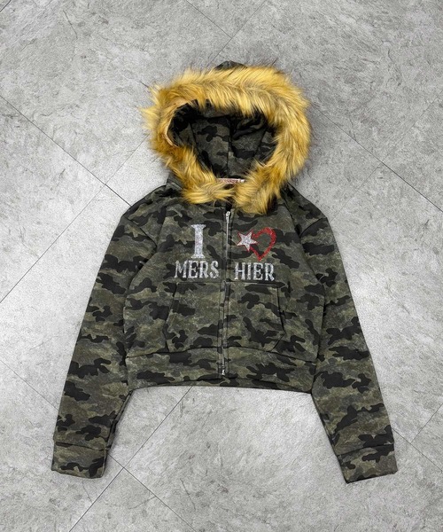 ATMARK(アットマーク)の「《2サイズ展開 / UNISEX 》カモフラ ハートラインストーン フードファーパーカー(パーカー・メンズ・グリーン系カモフラージュ・M/L)」の10枚目の写真