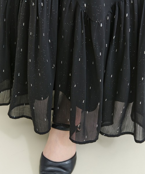 Louiosy(ルオシー)の「【Louiosy】【大きいサイズ】ラメシアースカート(スカート・レディース・ブラック/グレイッシュベージュ・3L/X-LARGE/4L)」の4枚目の写真
