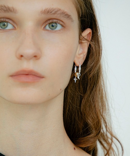 LAPUIS(ラピュイ)の「LAPUIS(ラピュイ)Sammy Charm pierced earrings(ピアス(両耳用)・レディース・マルチ/ゴールド・FREE)」の4枚目の写真
