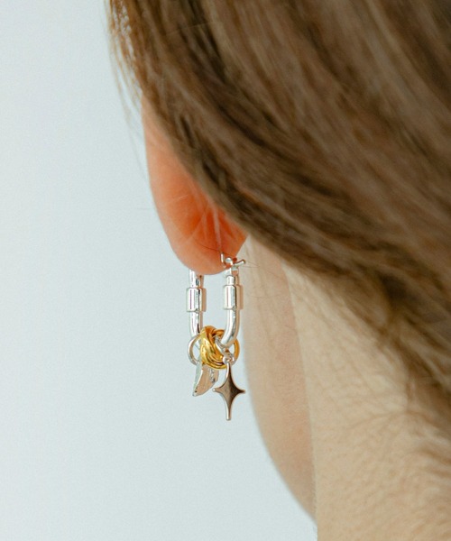 LAPUIS(ラピュイ)の「LAPUIS(ラピュイ)Sammy Charm pierced earrings(ピアス(両耳用)・レディース・マルチ/ゴールド・FREE)」の3枚目の写真