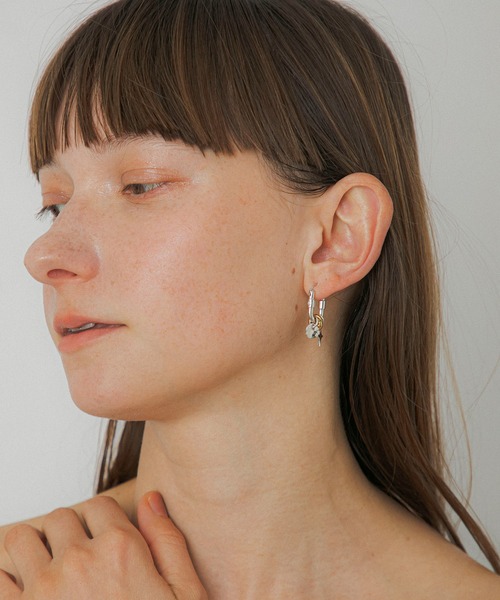 LAPUIS(ラピュイ)の「LAPUIS(ラピュイ)Sammy Charm pierced earrings(ピアス(両耳用)・レディース・マルチ/ゴールド・FREE)」の15枚目の写真