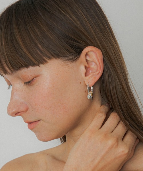 LAPUIS(ラピュイ)の「LAPUIS(ラピュイ)Sammy Charm pierced earrings(ピアス(両耳用)・レディース・マルチ/ゴールド・FREE)」の14枚目の写真