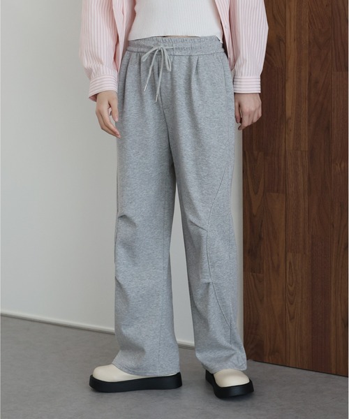 J by blue(ジェイバイブルー)の「タックスウェットパンツ(スウェットパンツ・レディース・グレー/ブラック・MEDIUM)」の2枚目の写真