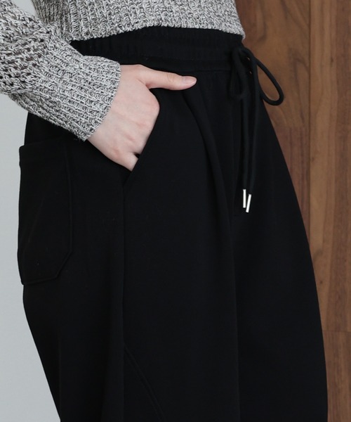 J by blue(ジェイバイブルー)の「タックスウェットパンツ(スウェットパンツ・レディース・グレー/ブラック・MEDIUM)」の17枚目の写真