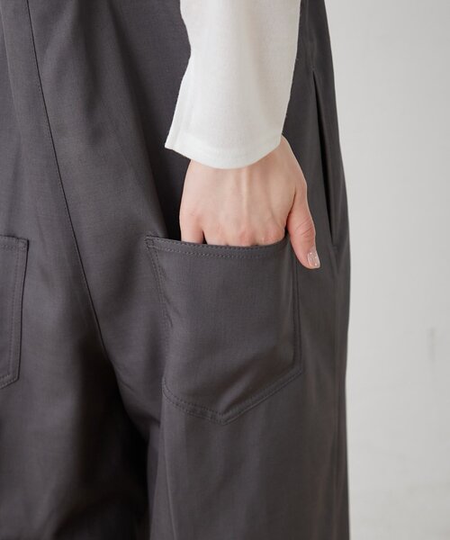 WILLOW(ウィロー)の「【willow】スラックスサロペット(サロペット/オーバーオール・レディース・ブラック/グレー・SMALL/LARGE/MEDIUM)」の13枚目の写真