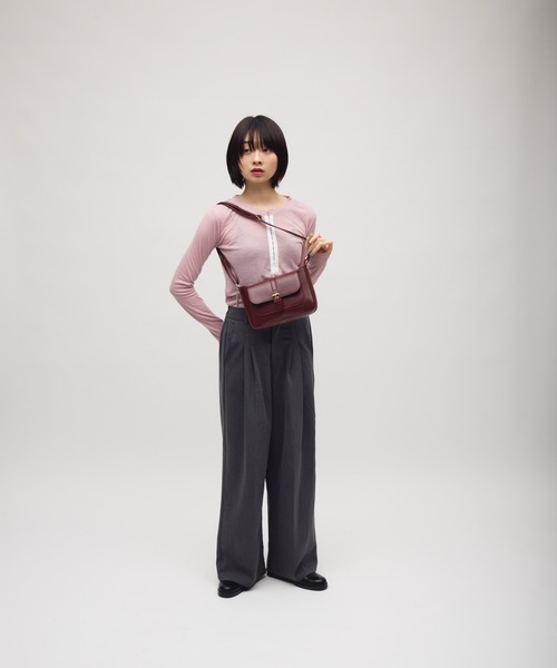 TONER（トナー）の「フラップショルダークラシックバッグ/ロゴプレート付き（ショルダーバッグ・レディース・ブラウン/グレイッシュベージュ/ブラック・FREE）」の4枚目の写真