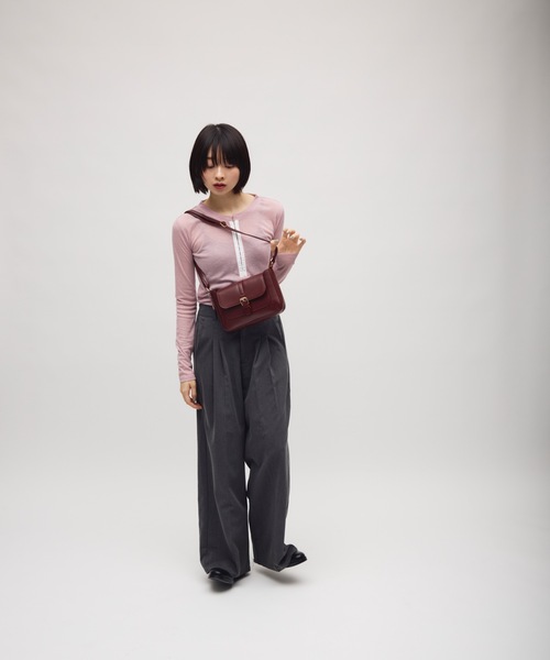 TONER（トナー）の「フラップショルダークラシックバッグ/ロゴプレート付き（ショルダーバッグ・レディース・ブラウン/グレイッシュベージュ/ブラック・FREE）」の5枚目の写真