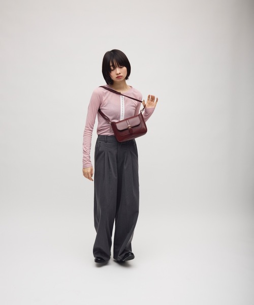 TONER（トナー）の「フラップショルダークラシックバッグ/ロゴプレート付き（ショルダーバッグ・レディース・ブラウン/グレイッシュベージュ/ブラック・FREE）」の6枚目の写真