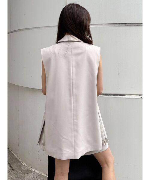 MURUA(ムルーア)の「【接触冷感】サイドオープントテーラードジレベスト【セットアップ着用可】 夏服(ベスト・レディース・ベージュ/ブルー/グレー/ブラック・FREE)」の7枚目の写真
