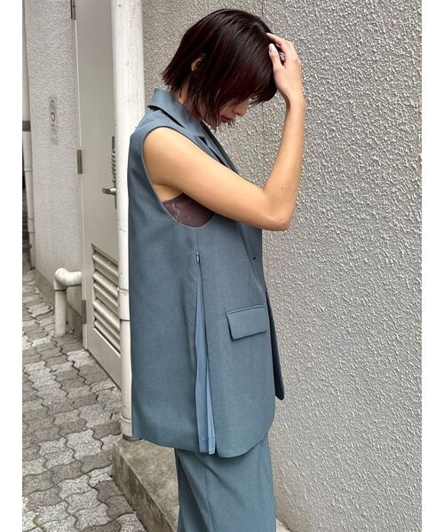 MURUA(ムルーア)の「【接触冷感】サイドオープントテーラードジレベスト【セットアップ着用可】 夏服(ベスト・レディース・ベージュ/ブルー/グレー/ブラック・FREE)」の13枚目の写真