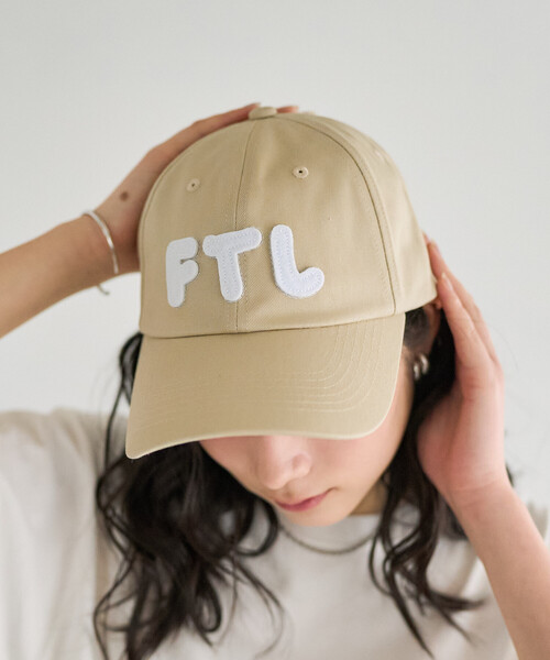 FREAK'S STORE(フリークスストア)の「FRUIT OF THE LOOM × FREAK'S STORE/フルーツオブザルーム 別注 アップリケ ロゴキャップ(キャップ・レディース・ワイン/ネイビー/ベージュ・ONE SIZE)」の2枚目の写真