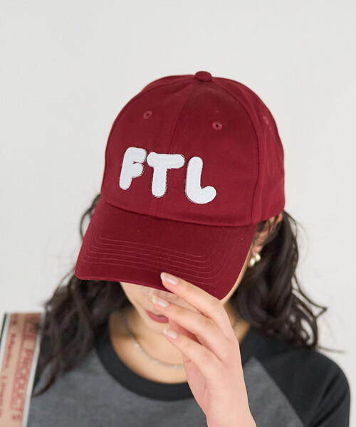 FREAK'S STORE(フリークスストア)の「FRUIT OF THE LOOM × FREAK'S STORE/フルーツオブザルーム 別注 アップリケ ロゴキャップ(キャップ・レディース・ワイン/ネイビー/ベージュ・ONE SIZE)」の3枚目の写真