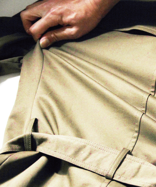 Luv maison（ラブメゾン）の「【スプリングコート】コットンストレッチトレンチコート（トレンチコート・メンズ・ベージュ/ネイビー/カーキ/キャメル・XL/M/L）」の13枚目の写真