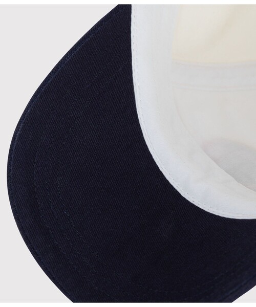 PETIT BATEAU（プチバトー）の「ロゴ入りキャップ（キャップ・キッズ・ホワイト×ブルー・18MONTH）」の2枚目の写真