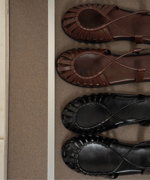 lawgy（ラウジー）の「cross strap braided sandal / クロスストラップブレイデッドサンダル（サンダル・レディース・ブラウン/ブラック・LARGE/MEDIUM/SMALL）」の3枚目の写真