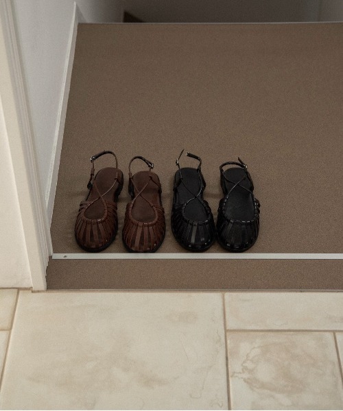 lawgy（ラウジー）の「cross strap braided sandal / クロスストラップブレイデッドサンダル（サンダル・レディース・ブラウン/ブラック・LARGE/MEDIUM/SMALL）」の9枚目の写真