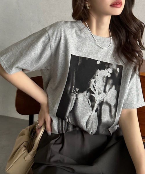 Eclat one(エクラワン)の「【Eclat one】 モノトーン フォト Tシャツ(Tシャツ/カットソー・レディース・ブラック系その他3/ブラック系その他/ブラック系その他2/ホワイト・FREE)」の4枚目の写真
