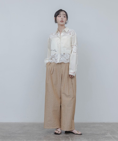 Eimee Law(エイミーロウ)の「レース刺繍テキストエンブロシャツ(シャツ/ブラウス・レディース・チェック/アイボリー/ブラック/オフホワイト・FREE)」の5枚目の写真