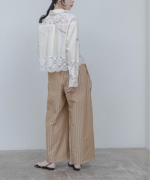 Eimee Law(エイミーロウ)の「レース刺繍テキストエンブロシャツ(シャツ/ブラウス・レディース・チェック/アイボリー/ブラック/オフホワイト・FREE)」の6枚目の写真