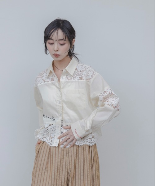 Eimee Law(エイミーロウ)の「レース刺繍テキストエンブロシャツ(シャツ/ブラウス・レディース・チェック/アイボリー/ブラック/オフホワイト・FREE)」の7枚目の写真