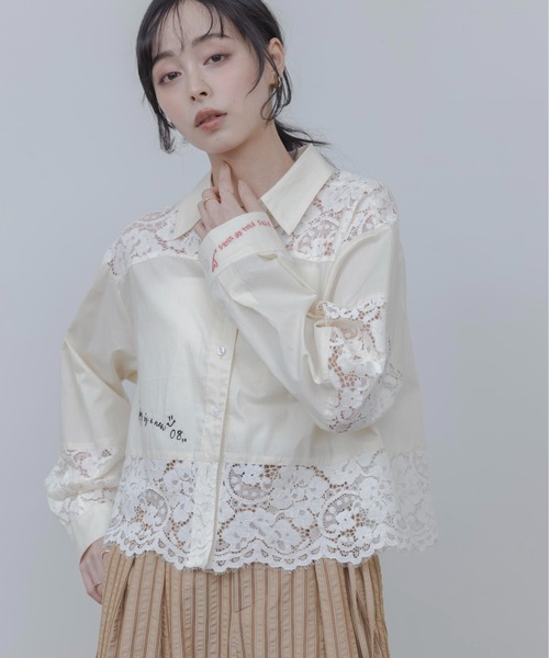 Eimee Law(エイミーロウ)の「レース刺繍テキストエンブロシャツ(シャツ/ブラウス・レディース・チェック/アイボリー/ブラック/オフホワイト・FREE)」の9枚目の写真