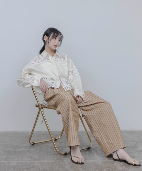 Eimee Law(エイミーロウ)の「レース刺繍テキストエンブロシャツ(シャツ/ブラウス・レディース・チェック/アイボリー/ブラック/オフホワイト・FREE)」の12枚目の写真